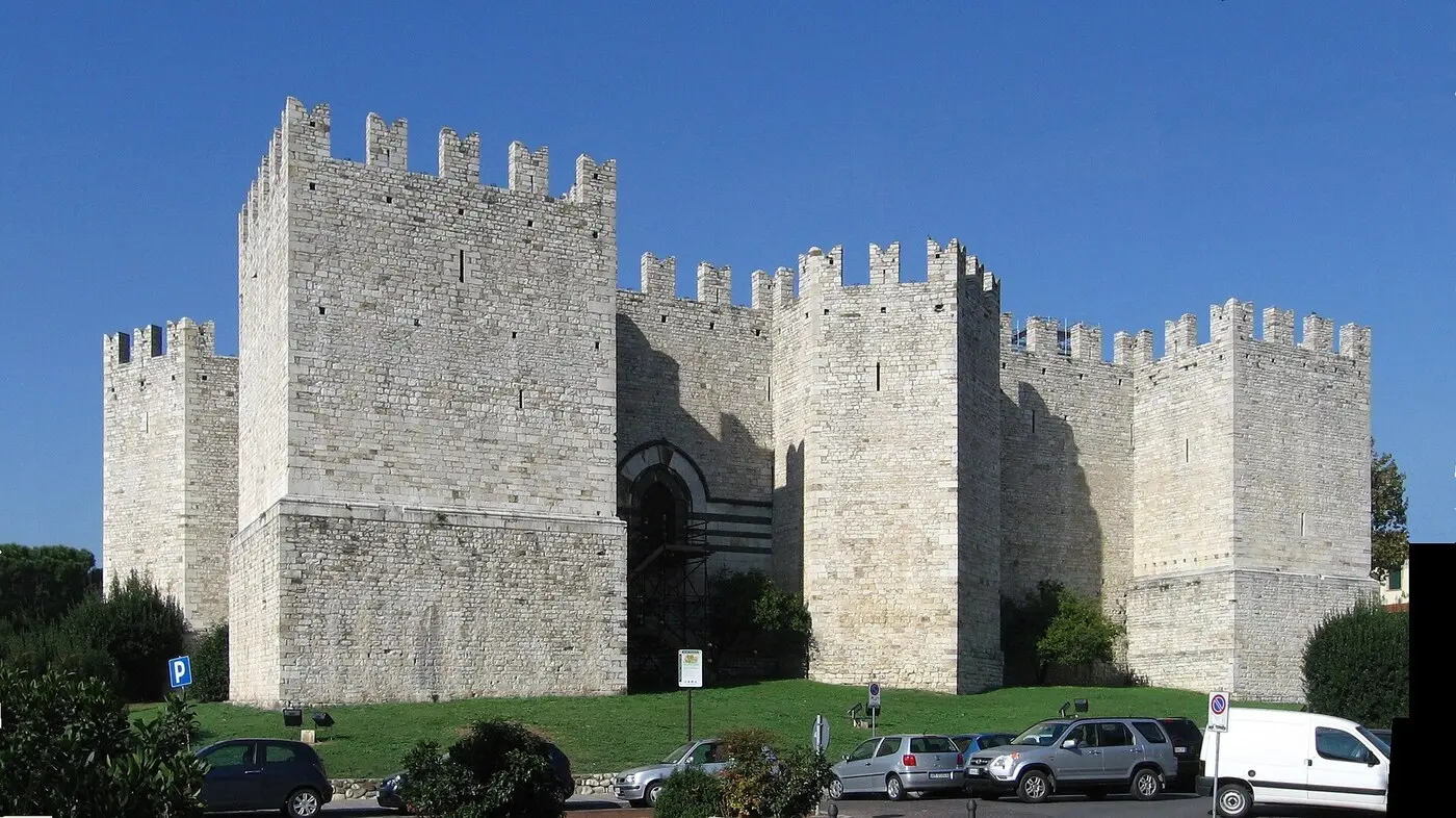 普拉托地标皇帝城堡（Castello dell'Imperatore）资料图，摄于2006年11月7日（图：Rolando Valdiserri / CC BY-SA 3.0，via Wikimedia Commons，非本次事件现场）