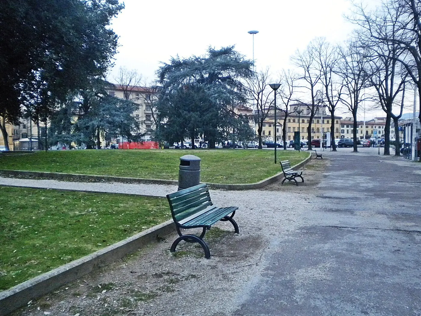 资料图：普拉托梅尔卡塔莱广场（Piazza Mercatale）一角（图：Massimilianogalardi / CC BY-SA 3.0，摄于2011年12月20日）