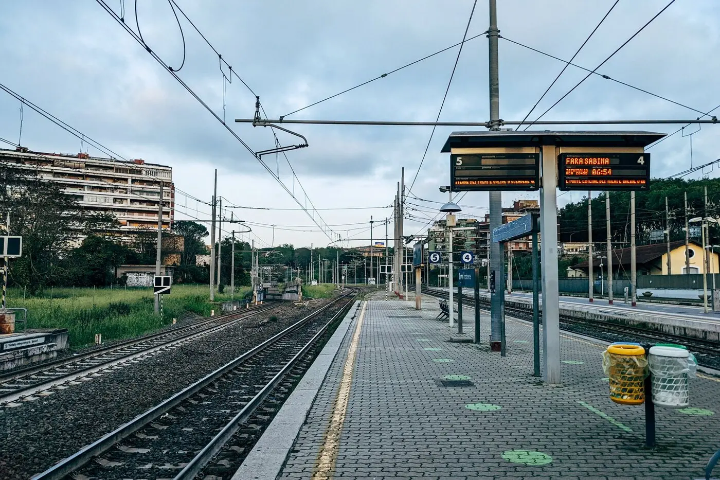 示意图:罗马 Trastevere 车站空荡的站台(图库照片,摄影 Markus Winkler / Pexels,资料图,非本次罢工现场)
