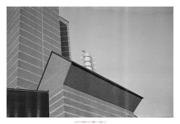 都灵圣容教堂（Chiesa del Santo Volto）建筑群外观，移民局新办公点设在这一片区域内。（图：MaxDeVa / CC BY-ND 2.0，资料图，非 8 月 31 日现场）