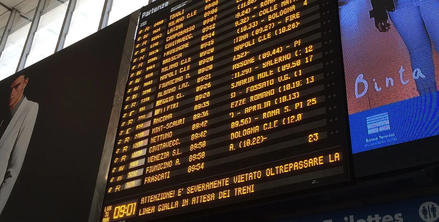 罗马 Termini 车站的发车信息屏（图：Patrick Nielsen Hayden / CC BY 2.0，摄于 2014 年 3 月 31 日的资料图，非本次事件现场）
