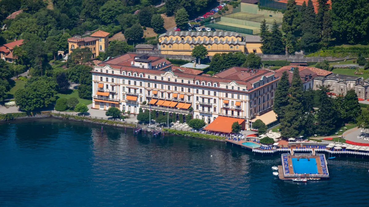 资料图:科莫湖畔切尔诺比奥的埃斯特别墅(Villa d'Este)航拍,摄于 2015 年 6 月 30 日。今年的特哈论坛在切尔诺比奥举行。(图:Ikreis / Wikimedia Commons,CC BY 4.0)