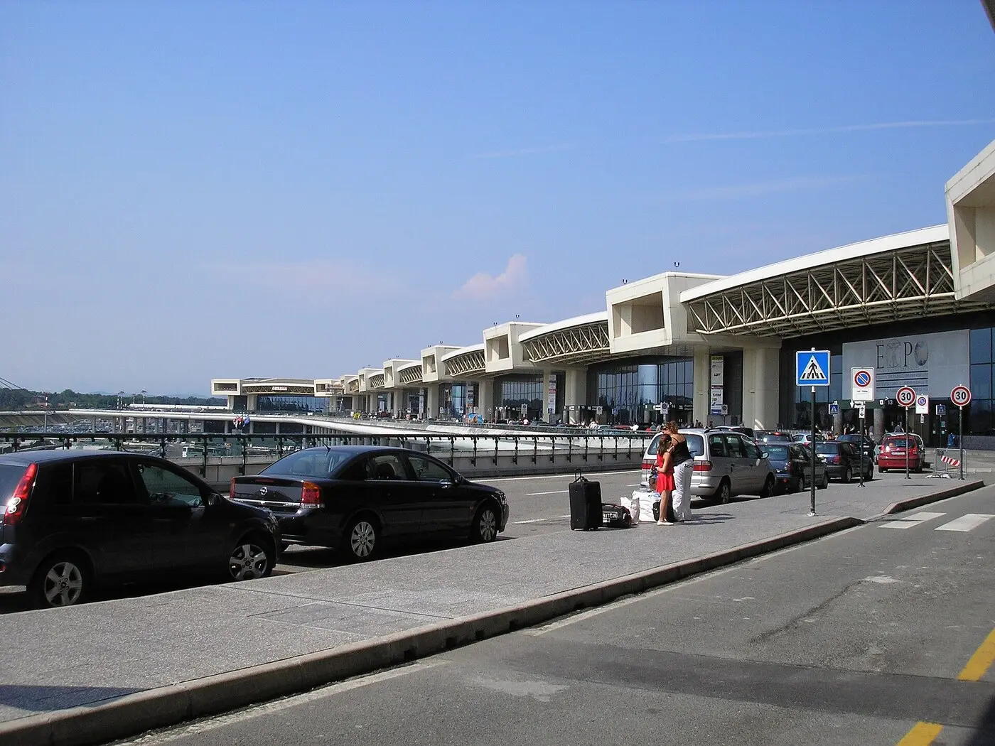 示意图:米兰马尔彭萨机场 1 号航站楼(图:Trg / Wikimedia Commons,CC BY-SA 3.0,2008 年 7 月 12 日拍摄的资料图,非本次边检现场)