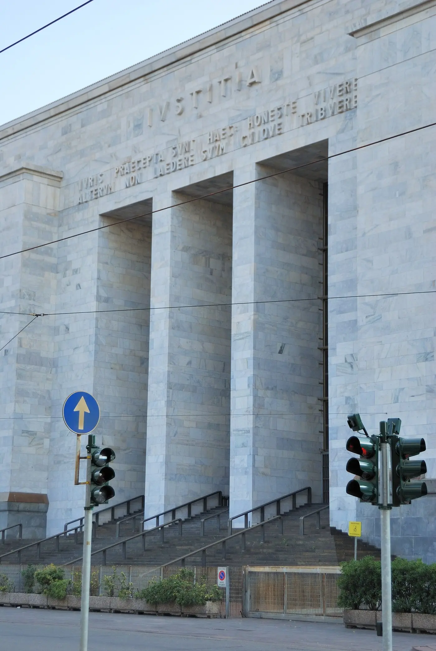 米兰司法宫(Palazzo di Giustizia)外观,资料图,摄于 2009 年 10 月(图:Davide Oliva / CC BY-SA 2.0,Wikimedia Commons)