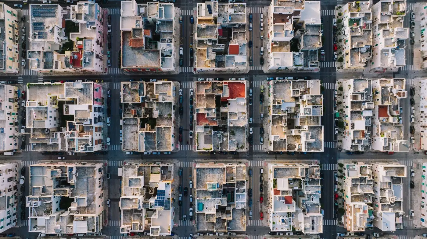 示意图：意大利普利亚莫诺波利（Monopoli）住宅区航拍（图库照片，Pexels，摄影 K，资料图，与本报道所涉具体房产无关）