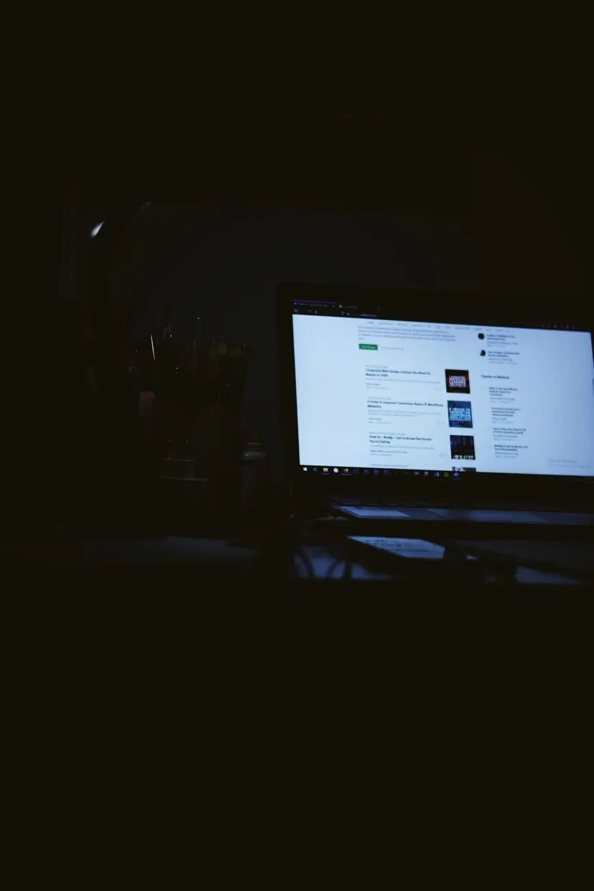 示意图:暗处亮着的电脑屏幕(图:Stefan Lobont / Pexels,图库照片,与本报道所涉人物、地点无关)